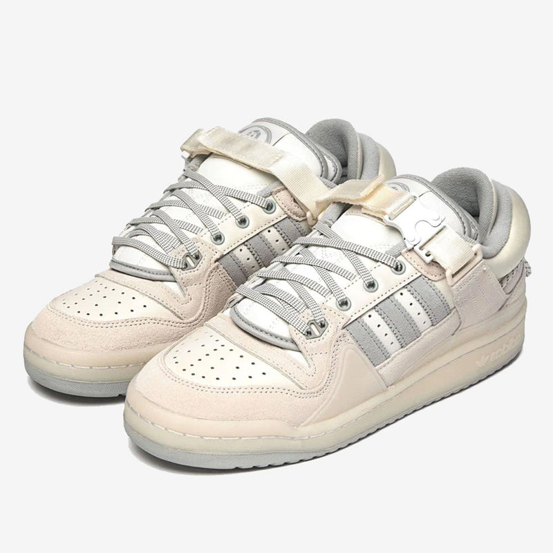 Bad Bunny x Forum Buckle Low – White Confortável