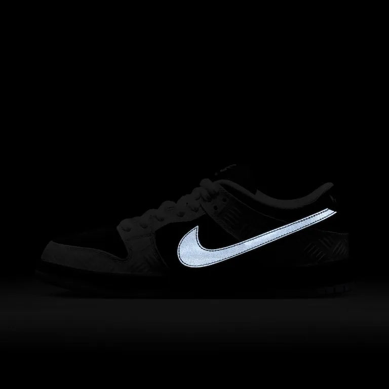 TIGHTBOOTH x SB Dunk Low Black – White Confortável